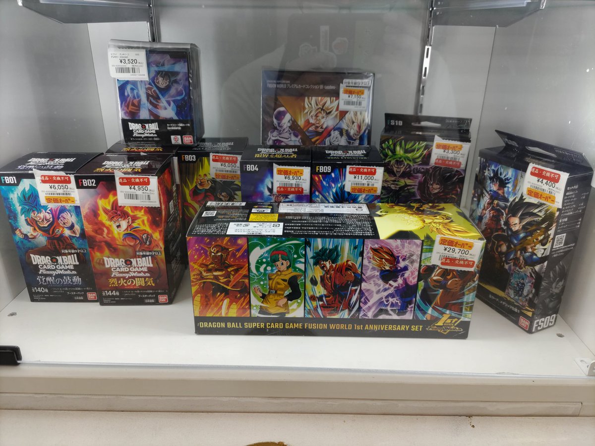 mansou_card's tweet photo. こんばんわ(^o^)
フュージョンワールド関連未開封品を
たくさん買い取りましたので
ショーケースに展開中です😁
#マンガ倉庫日向店 https://t.co/rU4C94p6Bv