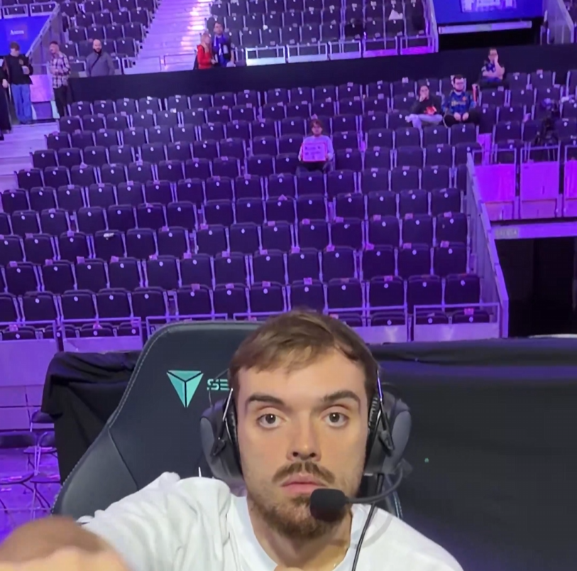 LuckyDams_'s tweet photo. Ca c'est la tête d'un mec qui assume pas ses tweets de la veille https://t.co/e6v0Nye2EW
