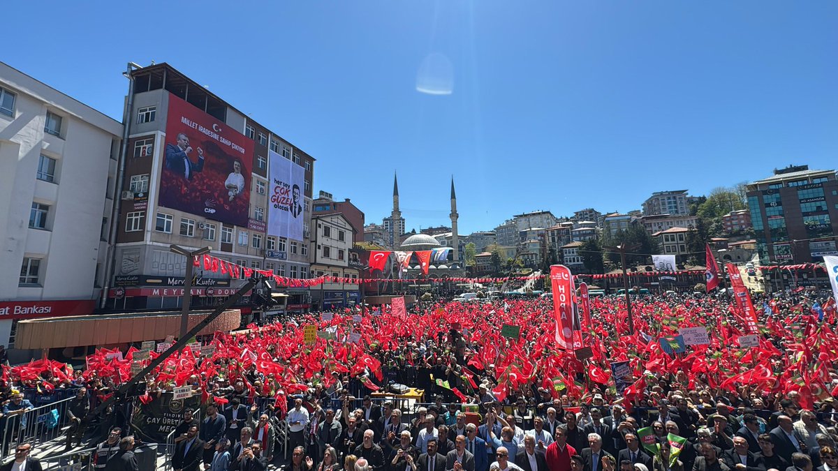 Yuruyus_'s tweet photo. Recep Tayyip Erdoğan‘ın memleketi Rize’de CHP lideri Özgür Özel’e büyük destek.✊

#RizeTarihYazıyor👏 https://t.co/1yOUWa011o