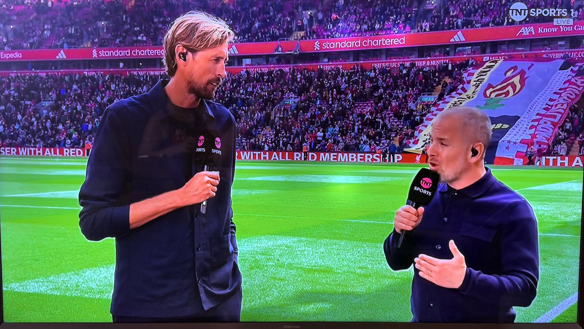 stunew's tweet photo. Can someone give Joe a box to stand on 😂 #cfc https://t.co/6MR6Nsmbj2