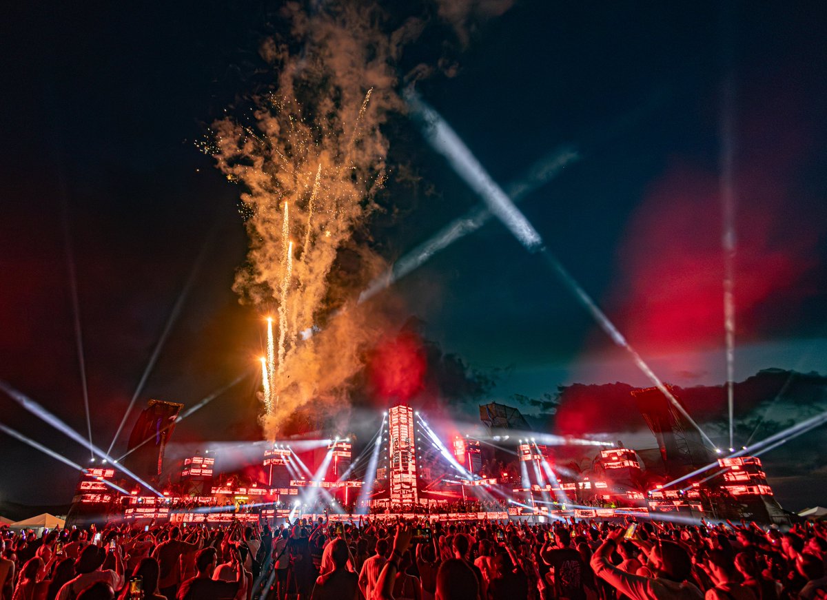 BUENAVIDABEACH1's tweet photo. Ya están a la venta los Anytimepacks. Solo 500 disponibles a $700.000 COP. Acceso a los 3 días del festival sin restricción de horario. Si el 2026 fue de locos, el 2027 te dejará sin palabras.

¡Asegura el tuyo! https://t.co/4Gcu9aja9C