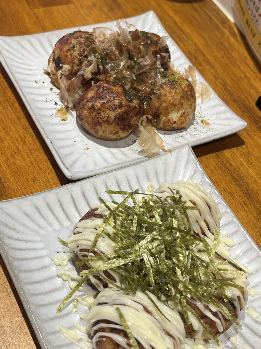 ゆうごはん♪
冷蔵庫にコレといった材料が無い休日
色々するのが面倒な休日

海鮮ミックスにタコ焼き２種
食べ過ぎだ🫄🫃