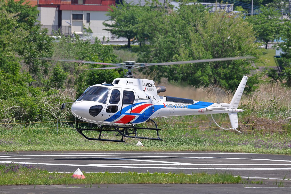 stone15DJ's tweet photo. 2026/05/09 
日本法人所有　 
JA92MK  
Airbus Helicopters AS350B3 Ecureuil https://t.co/LcFyUcOpbf