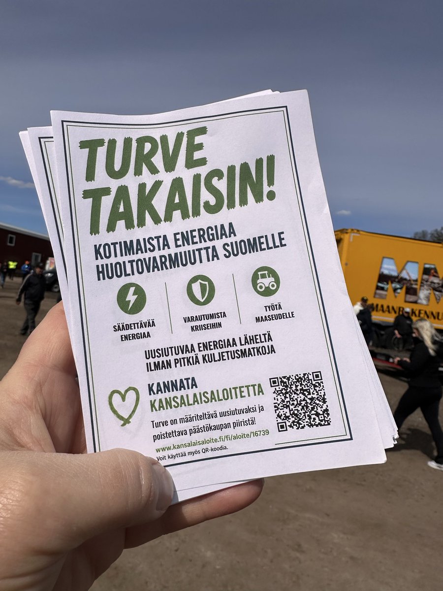 mariarautanen's tweet photo. Energiapäivillä Karviassa! 😊 Täällä kotimainen energia on pääasia, ja minullakin oli oma pitkä puheeni turpeesta! Hieno päivä, mahtava tapahtuma! 🔥 #turvetakaisin https://t.co/vNH4ZH83SY