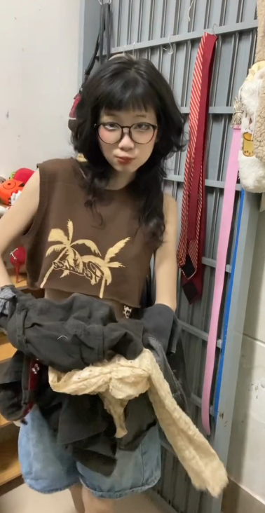 2handnl's tweet photo. Mua đồ đi https://t.co/K3mwQZ4OhJ