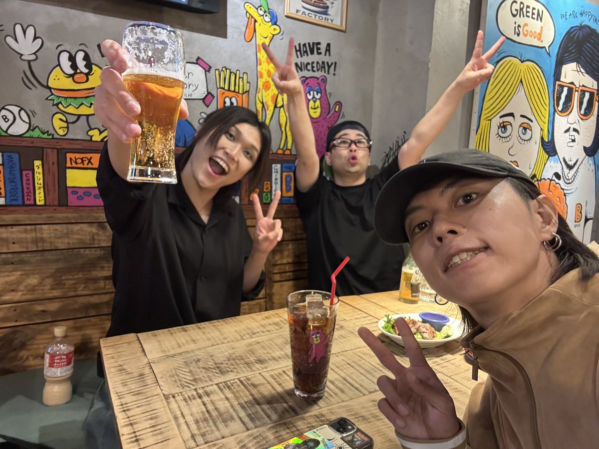 maitokudo's tweet photo. #URASHIMA
#浦島太郎物語
ガンジュン（本日足を運んでくださった皆様，誠にありがとうございました！！脳みそ溶けるような時間をご一緒できて幸せでした！）
ジュン！（明日もラストまで気合いマックスでよろしくお願いします！）
#パインでベトベト
#パインバーガーをたのんでみました https://t.co/o0KRsylWWW