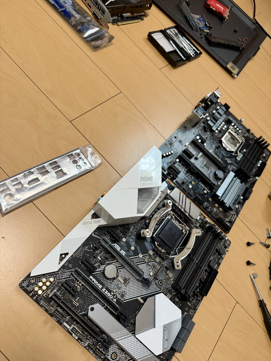 aeia_820's tweet photo. 7年目のマザボが突然死
さっき新構成の設定が終わってようやく人権復活した https://t.co/P6LXvGjPKy