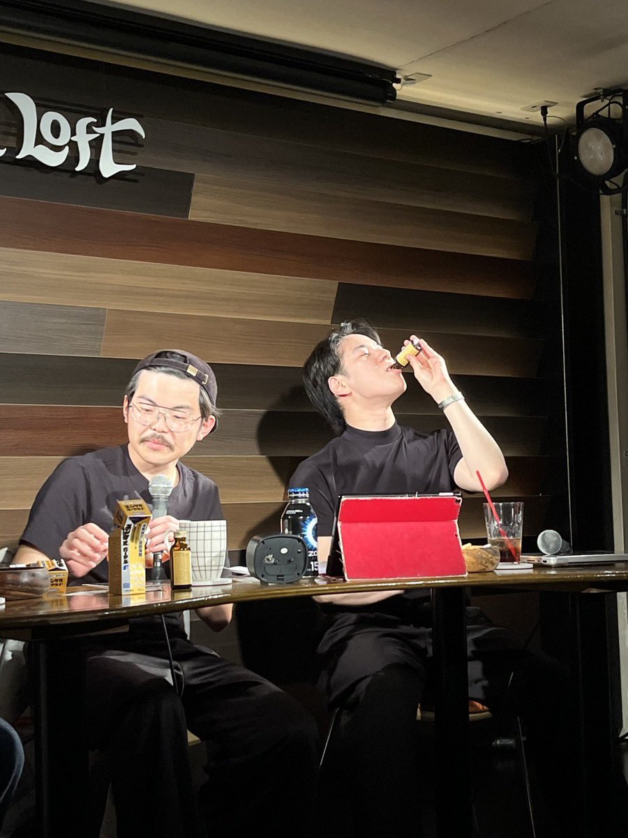 な tweet media