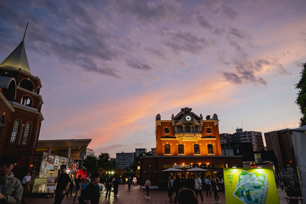 EbisuJazzGarden's tweet photo. ◤See you tomorrow!◢
本日も綺麗な夕日でフィナーレを迎えた時計広場🌇
DAY2もたくさんのご来場ありがとうございました!
明日DAY3も心地よい音楽と空間を楽しみましょう🎶
https://t.co/YjkjFTzNGI
#JazzGarden #yebisugardenplace https://t.co/XwsGUxvFhU