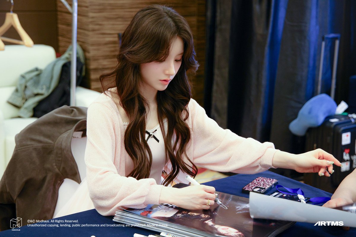 heejin tweet media