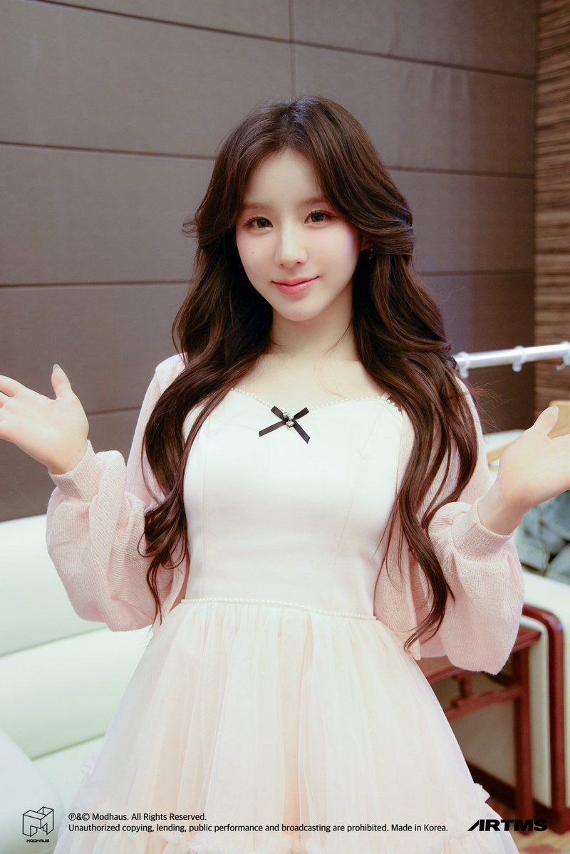 heejin tweet media