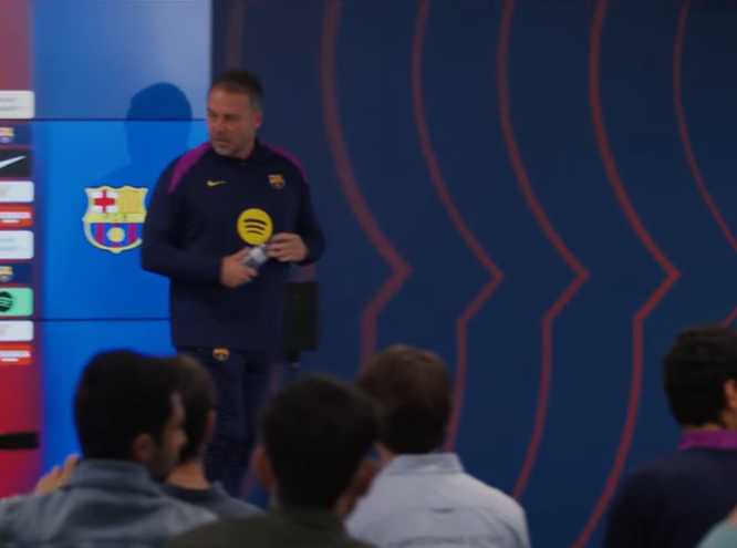 forcabarca_ar's tweet photo. نهاية مؤتمر السيد هانسي فليك لمباراة الكلاسيكو 🔵🔴 https://t.co/XFzjBYUfrN