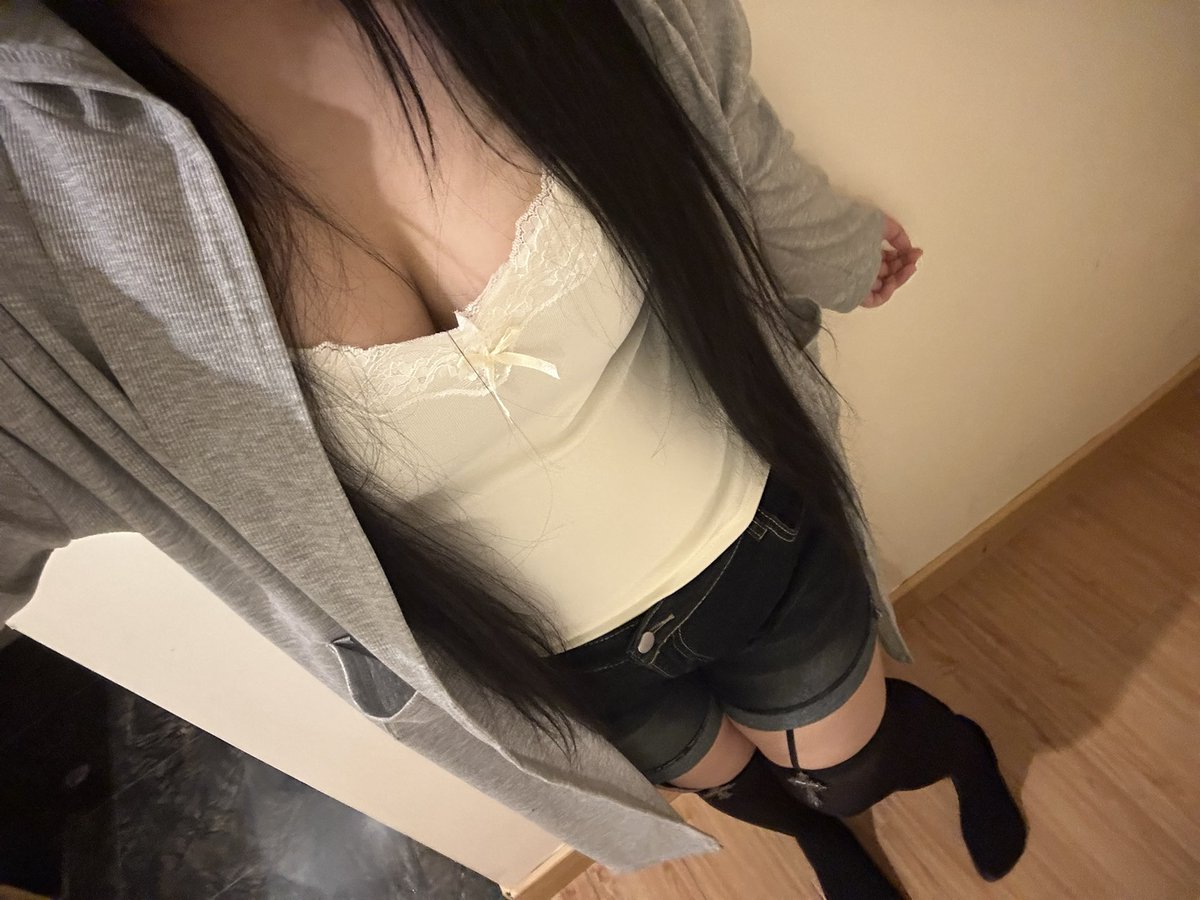 Tanyudxp's tweet photo. 年上哥哥请狠狠缠上我好嘛 #4i #妹1 https://t.co/uy2GKEpOMi