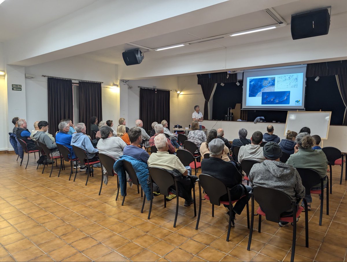 meteoislabonita's tweet photo. Ayer @meteoislabonita hemos organizado una jornada de divulgación de meteorología con @efadi_LP y @Elmorromazo con una estupenda participación @VickyPalmaMeteo @Divulgameteo @AEMET_Canarias https://t.co/fPHoNHQGyy