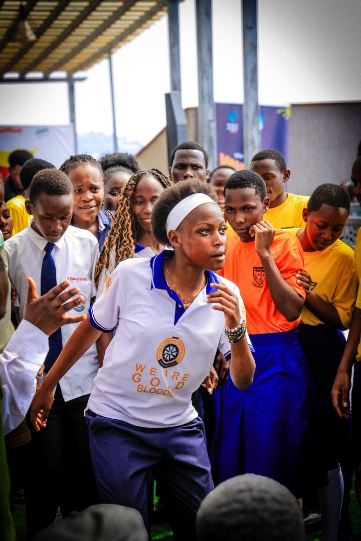 reachahand's tweet photo. Dancing for the mental health of all young people across Africa!

#YouCanDance #ReachAHandAfrica https://t.co/isd7K185tk