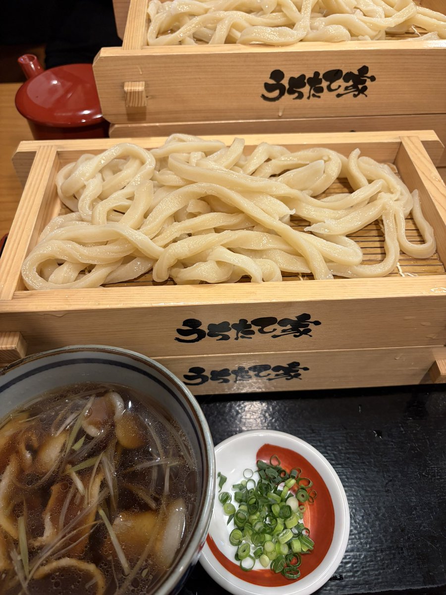 skullbeat's tweet photo. 所用で池袋ついでにミカド劇場の某Fesを観覧してきた
相方殿が踊り子さんの写真買いに行ってたのが面白かった🤔

こ、こんなにハマるなら虹邑さんの写真も撮るべきやった‼️とキャッキャウフフしてる割にうどんたっぷり平らげてるから凄い https://t.co/tEuQVZsYTZ
