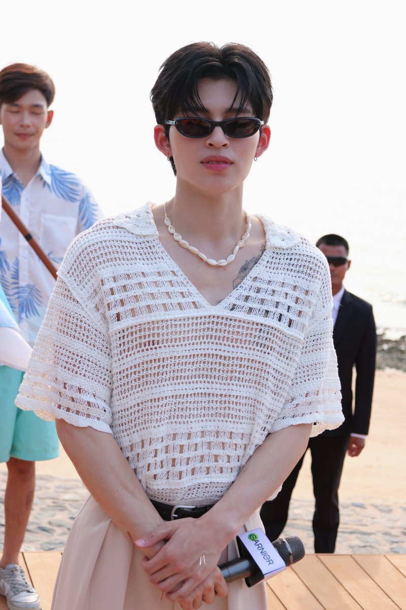 Maruko_ni's tweet photo. POND PERMPOON ON THE BEACH 

#GarnierSummerXPondPermpoon
#ppnaravit https://t.co/tciIXB2IpN