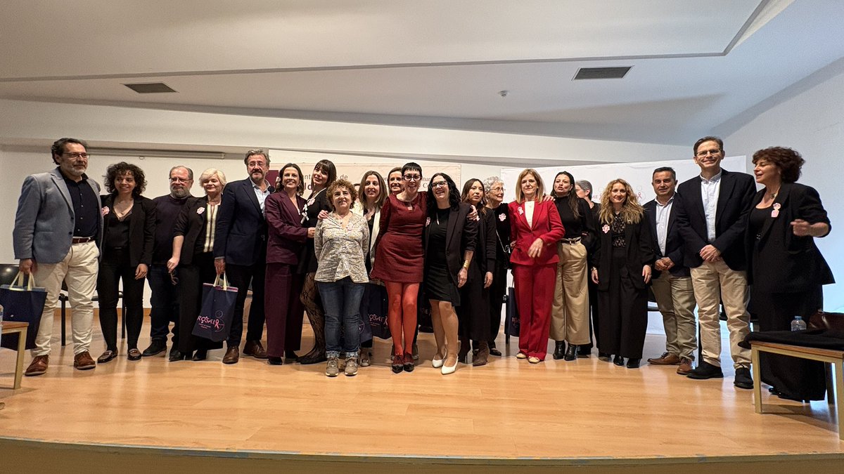 rosaeorg's tweet photo. Ayer vivimos un día muy especial en nuestra mesa redonda “25 años de avances en el cáncer de mama” ✨
Gracias a los ponentes y a todas las personas que llenasteis la sala 💗
#ROSAE #25Aniversario https://t.co/nSS2RtaYsq