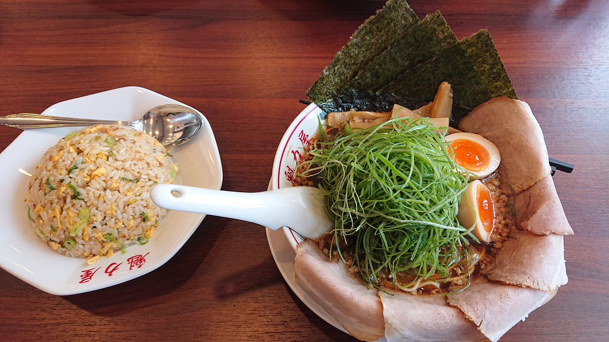 hatano0508's tweet photo. 久しぶりのラーメン！九条ネギたっぷり美味しかった。いつも撮り忘れる時多くて😅
#ラーメン大好き
#魁力屋 https://t.co/Pb7CJKkdwH