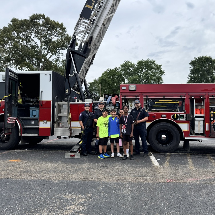 palestine_isd's tweet photo. A.M.Story staff and students are beyond grateful to the PHS Interact Club, PHS Volleyball team, and the Palestine Fire Department for the amazing support during our field day. It certainly takes a village, and we appreciate ours! 💙💛💙 https://t.co/1juyE1pogB