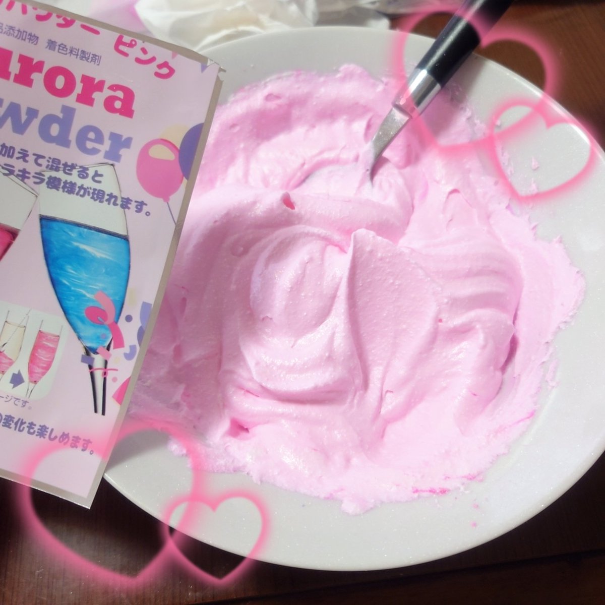 amitan6060's tweet photo. 【ゲロ注意⚠️🩷】
エメトの民たち元気してるー？🐰🎀

ポストしてないから
辞めちゃったの？って聞かれるけど
ぜーんぜん辞めてないよ〜🥳💓

最近はオーロラパウダー買って
生クリームにまじぇまじぇ💞して
おピンク生クリームゲロ吐いたよ🩷

超かわいいーーーっっっ🩷🤍🩵 https://t.co/4qC71cTILb