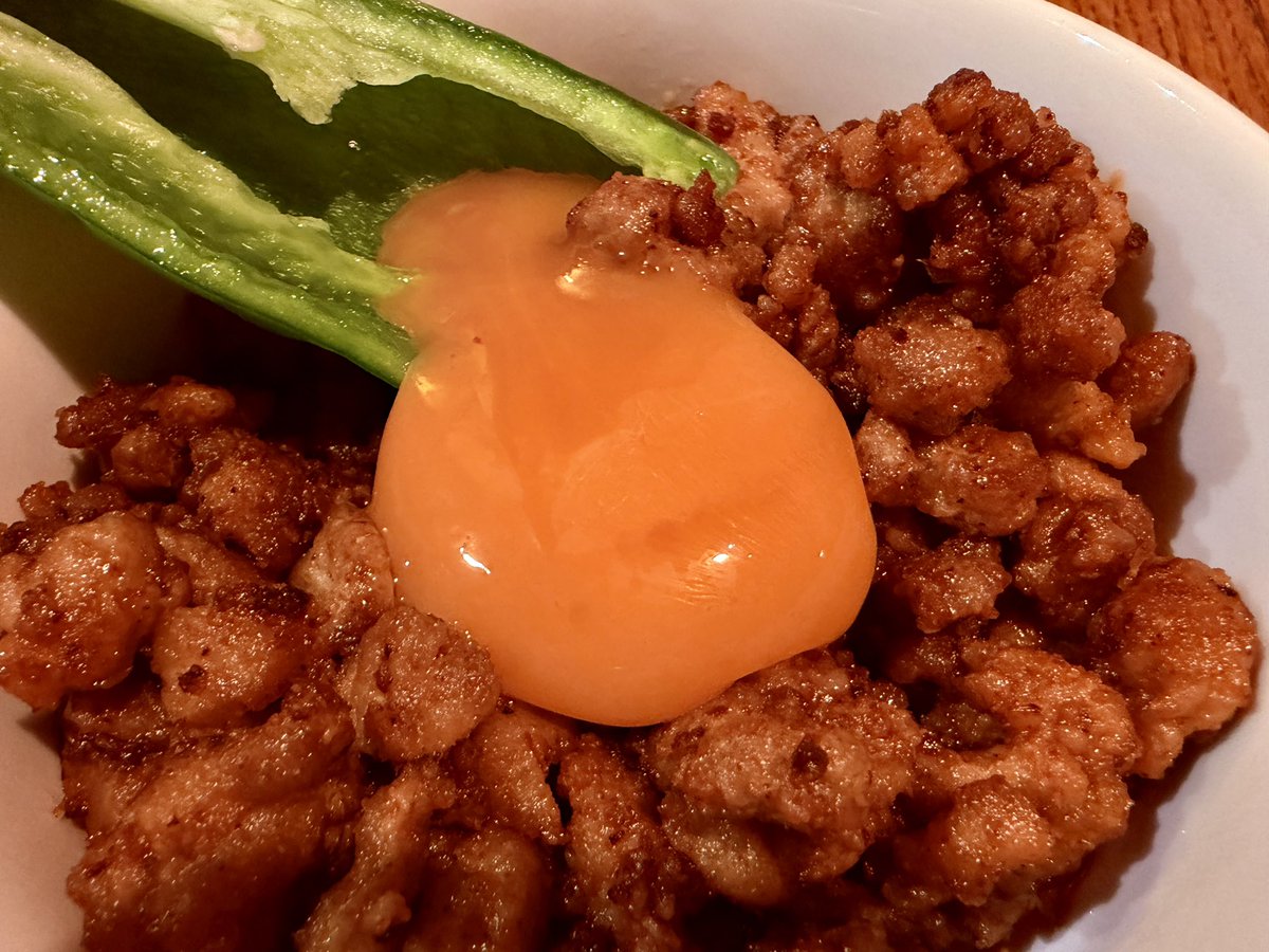 Rene_Ryugasaki's tweet photo. つけて食べるとこの世で一番生ピーマンが美味くなる肉味噌作った https://t.co/kFjNtZ9Esk
