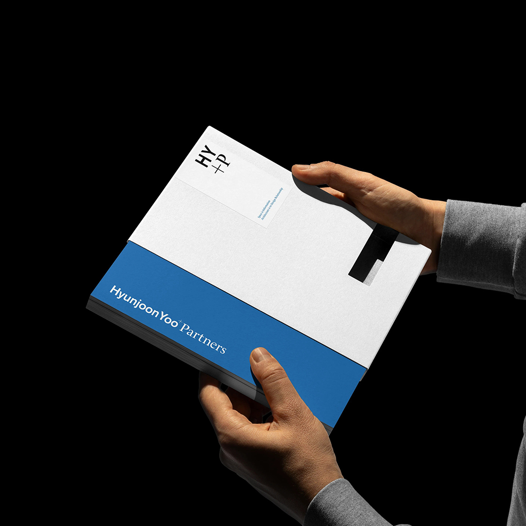 mockupcloud's tweet photo. HYUNJOONYOO+PARTNERS Brand Identity
Mockups used in this project ⚡ https://t.co/nBHPZZgAk9 https://t.co/wBHLIVxhIC