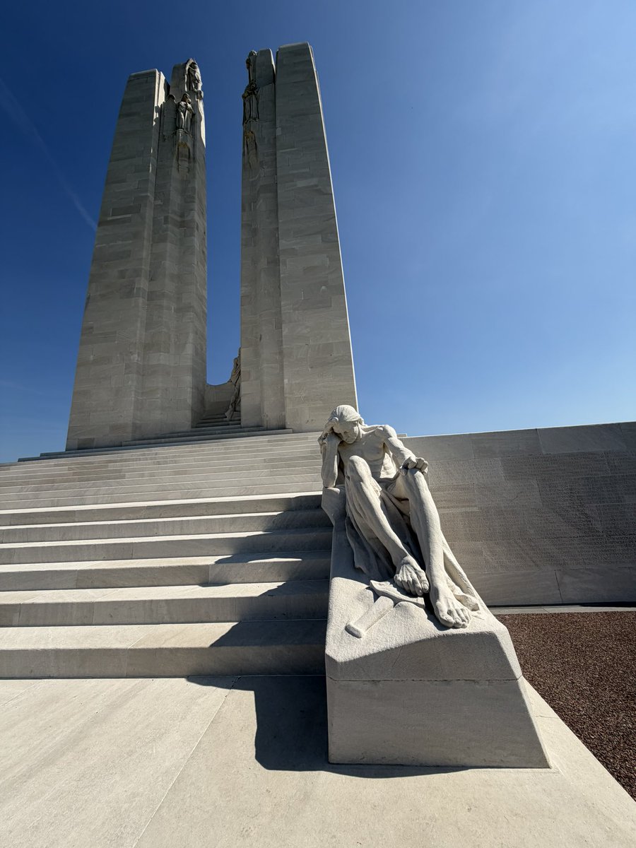 gblaize31's tweet photo. En ce 9 mai, Journée de l’Europe 🇪🇺, le mémorial canadien de Vimy rappelle le sacrifice des soldats canadiens lors de la bataille de la crête de Vimy, du 9 au 12 avril 1917. Plus de 10 000 Canadiens furent tués ou blessés durant cette offensive décisive de la Première Guerre mondiale. Leur courage a contribué à la libération et à la stabilité future de l’Europe. 
Ce lieu de mémoire rappelle l’importance de transmettre aux générations futures le souvenir de ceux qui ont donné leur vie pour la paix et la liberté 🇨🇦🇫🇷