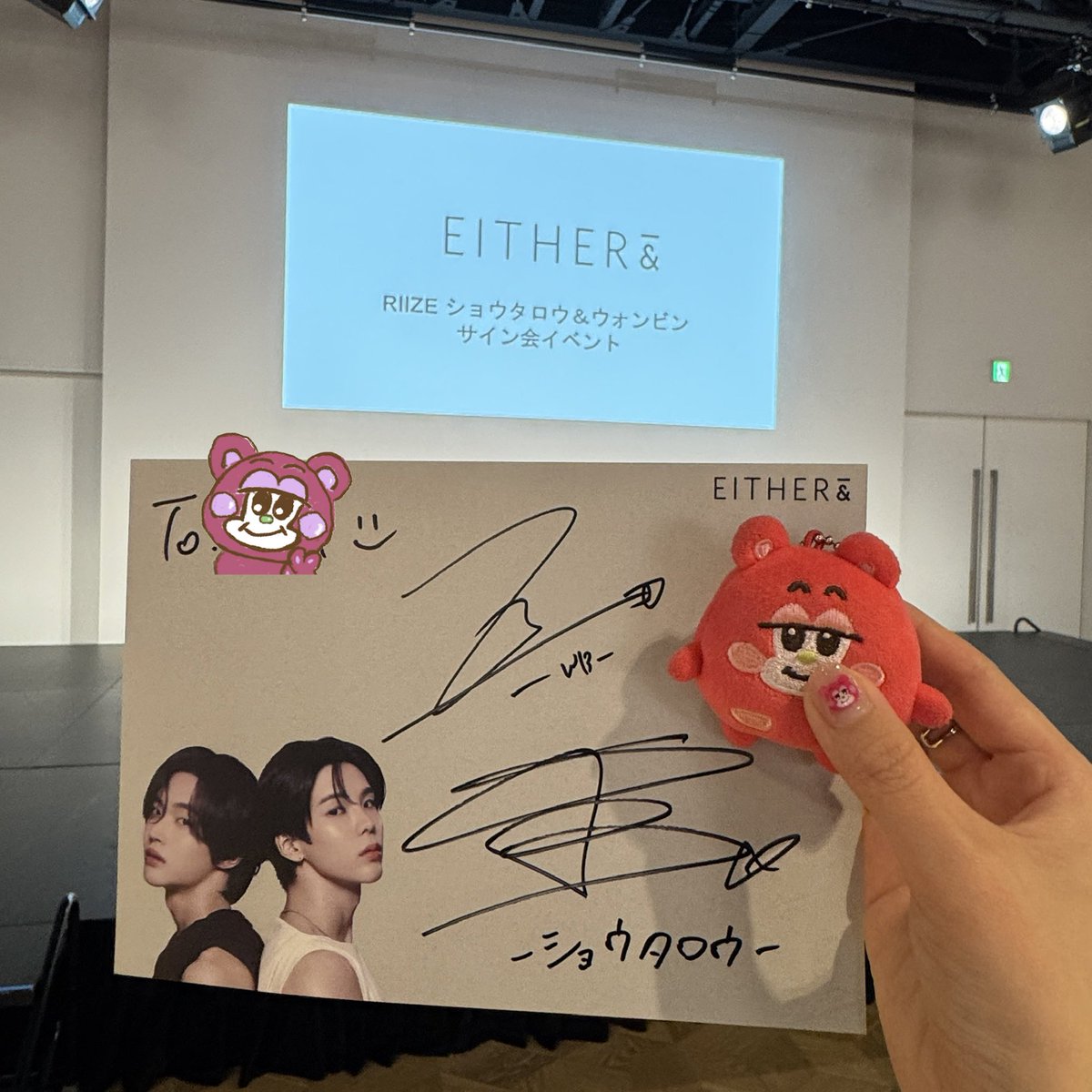 tarooo_03's tweet photo. EITHER&amp;のサイン会行ってきました❗️🥺
ずっとタロのこと好きで夢叶う瞬間一緒に迎えられて嬉しかったし、夢は叶うだね！って言ったら手で「N」作ってくれた😭🩷 https://t.co/80fcltDiuo