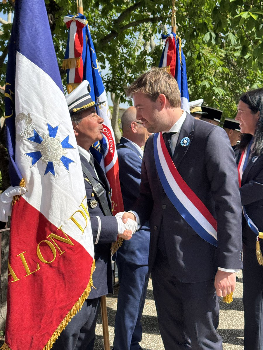 RomainTonussi's tweet photo. 🇫🇷 À Aurons pour la cérémonie commémorative du Victoire du 8 mai 1945.
L’occasion de rendre également hommage à Gaston Gabrier, maire d’Aurons, fusillé par les Allemands le 15 juin 1944.
Ne jamais oublier.
#8Mai1945 #DevoirDeMémoire #Aurons https://t.co/kRjK3MtRVd