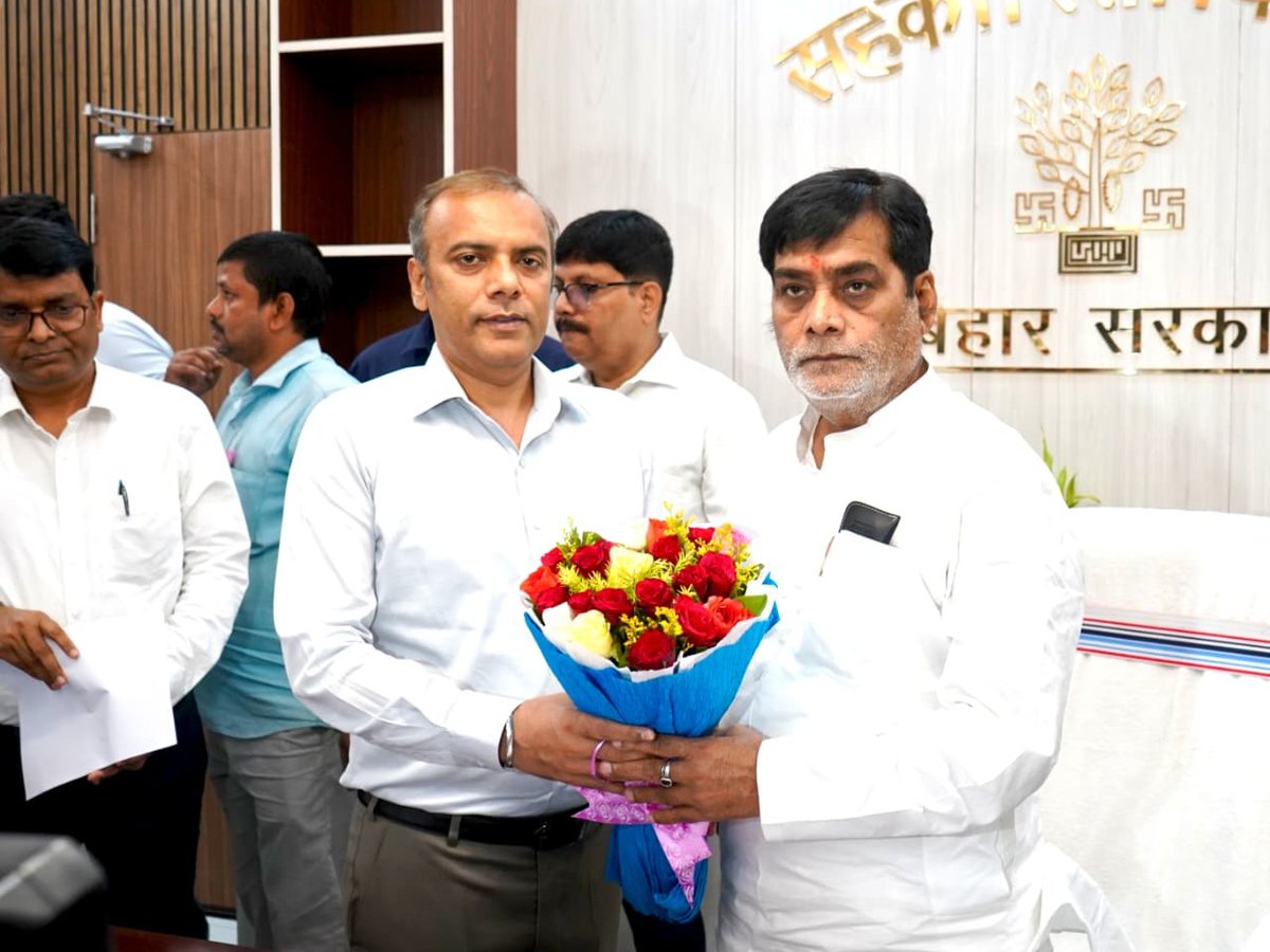bswcpatna's tweet photo. बिहार राज्य भंडारण निगम के माननीय अध्यक्ष  एवं प्रबंध निदेशक द्वारा माननीय सहकारिता मंत्री श्री राम कृपाल यादव जी का स्वागत एवं अभिनंदन। 

#BSWC #Bihar #ShriRamKripalYadav #BiharGovernment https://t.co/n4DPtbNmrB