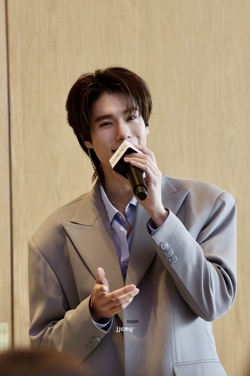 พุพุมาแล้วค้าบ 
กับรอยยิ้มที่คถเสมอ 🥹🫶🏻

PHUWIN WITH SKINOXY
#SKINOXYxPHUWIN