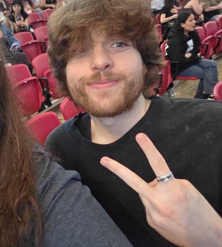 itsrydwt's tweet photo. He looks kinda cute in these https://t.co/x4xZUtjE3d