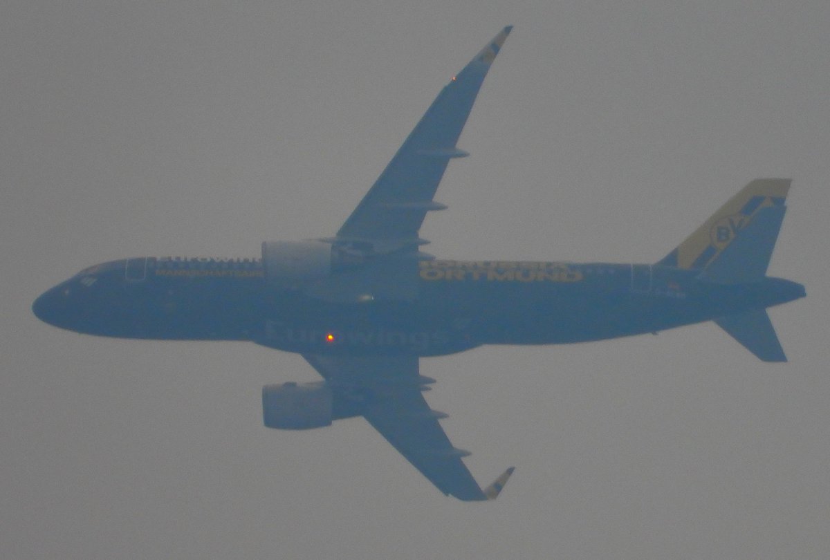 DAviation17's tweet photo. Special Livery Saturday with @eurowings Flight EW9330 (DUS) π©πͺ to (BHX) π¬π§ Airbus A320-214 (D-AEWM) In Special @BVB 09 Livery over Wolverhampton West Midlands on 09/05/26. #Eurowings #AirbusA320 #Airbus #A320 #BorussiaDortmund #DAEWM #Airbus #Aviation #Avgeeks #avgeek #planes https://t.co/uI3v7ZXkqH