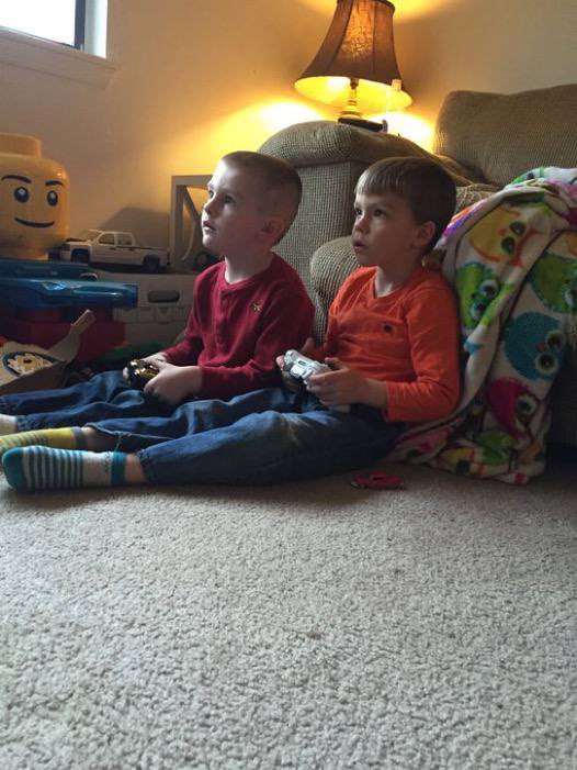 stillthuginn's tweet photo. Kids playing games https://t.co/Yy5zcl4HlP