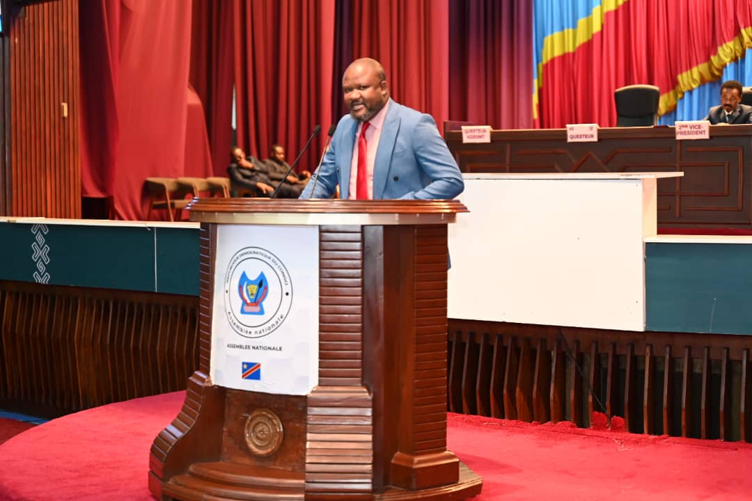MarcelTshipepe2's tweet photo. Assemblée nationale : Au nom des étudiants de Kananga, nous avons exige le déploiement rapide de Trans Academia
 Nous avons, une fois de plus, porté la voix des étudiants de la ville de Kananga ce vendredi 8 mai 2026, devant la représentation nationale, à la suite d’une question orale avec débat de l'honorable Mushongo adressée au Directeur général de Trans Academia,
en  plaidant pour une réponse précise sur la date exacte du déploiement de Trans Academia à Kananga ainsi que le nombre de bus prévus pour desservir les étudiants de ma ville