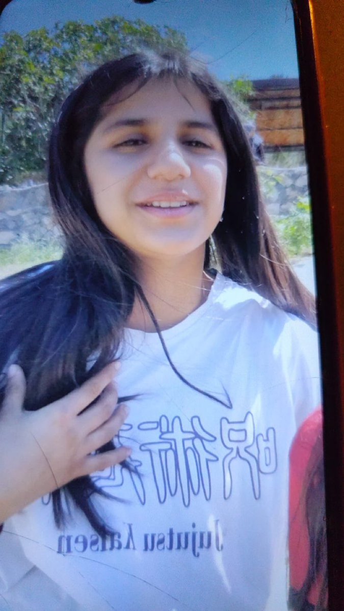 13 yaşındaki Meryem Toprak dün saat 16.00 sularında kayboldu. 
Meryem, en son Şanlıurfa,  Bahçelievler’de görülmüş.
Babası: Halil Toprak
0542 667 34 31