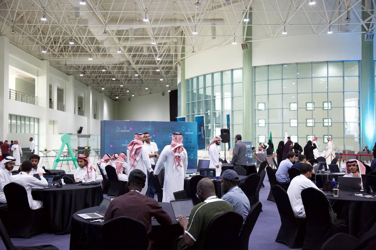 PSAU_EN's tweet photo. #Agenticthon Day 2: Teams are in deep work mode, turning ideas into reality with guidance from experts through specialized workshops.
#PSAU https://t.co/Q2aYUoWubp