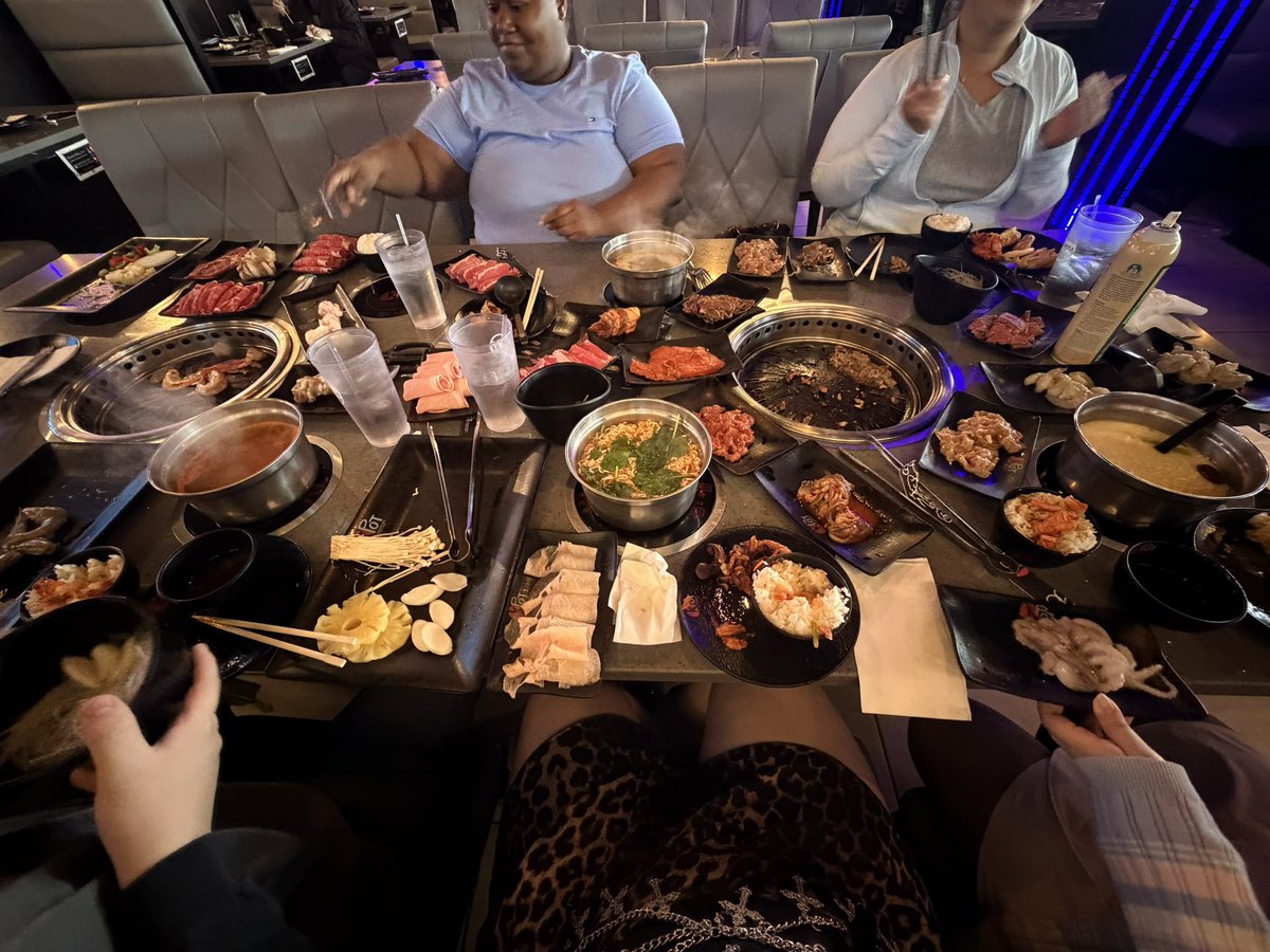 RATQUEENJESTER's tweet photo. hotpot https://t.co/PbCJuNwrfz