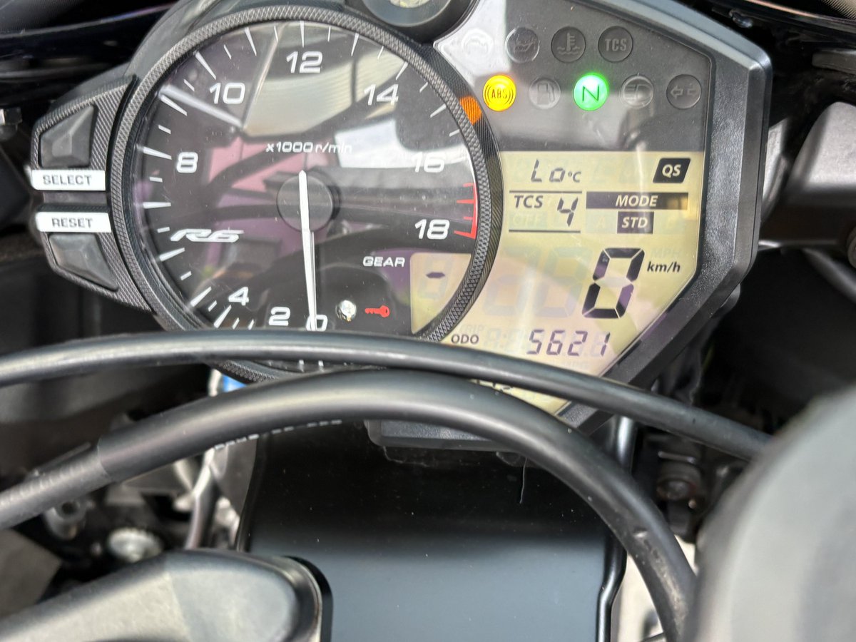 販売車両のyzf-R6もすこしずつ進捗してましたところ、早速見にきてくださる方がいらっしゃるとのことで…☺️✨
ありがとうございます🙇

走行5,000km台、ガレージ保管。
プレスト物のワンオーナー。

外装も純正そのまま綺麗な状態保っています😊

お値段は
車体本体価格178万円税込‼️