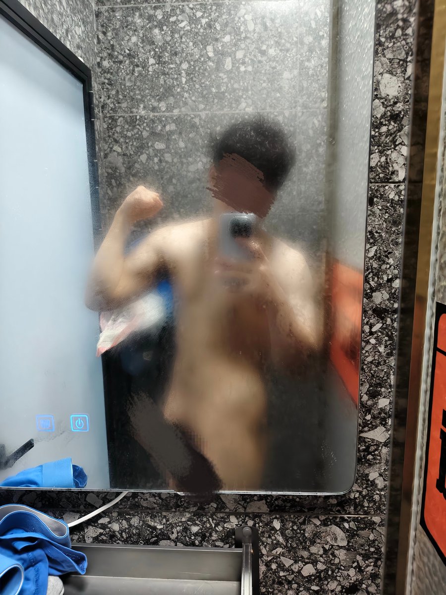 darling67401239's tweet photo. 为什么要健身？因为想要法人的时候帅一点😜 https://t.co/P4OO10mN8c