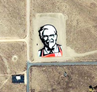 devolutionfun's tweet photo. In 2006, KFC built a giant portrait of Colonel Sanders in the Nevada desert — right next to Area 51.
87,500 sq ft. Visible from space.
Their message?
"If aliens exist… we want to be their favorite restaurant." 👽🍗
Face from Space.
Legend. https://t.co/0RkAw5XKOj https://t.co/XInJQNANHh