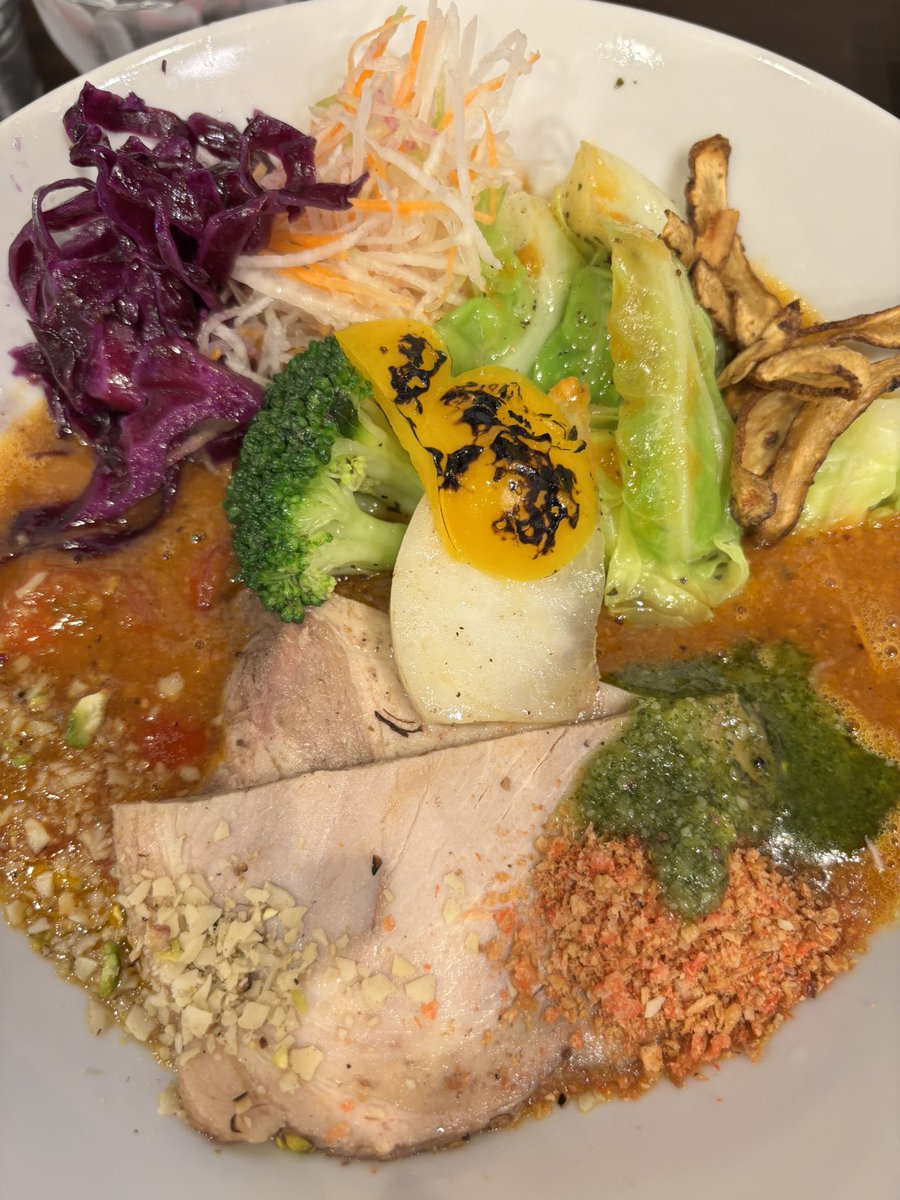 mayfuyy's tweet photo. 退院
誰も迎えに来てくれない独り身のため
爆食いして帰っていたらまた足つってる https://t.co/iFQoKWyAbc