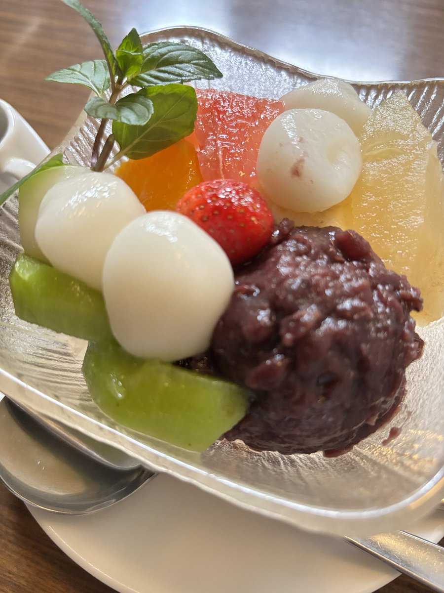 mayfuyy's tweet photo. 退院
誰も迎えに来てくれない独り身のため
爆食いして帰っていたらまた足つってる https://t.co/iFQoKWyAbc
