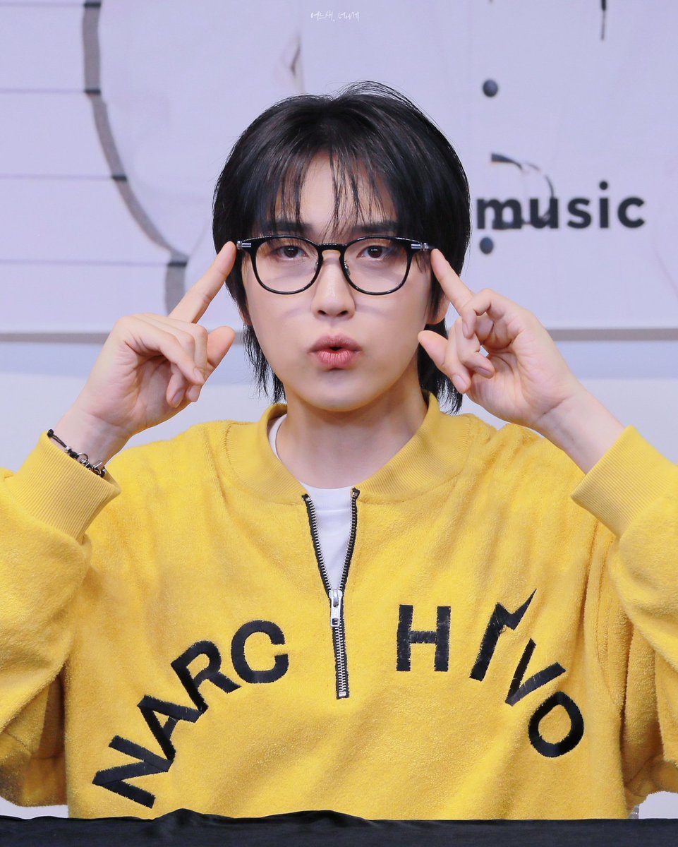 To_SANDEUL0320's tweet photo. 260507 MINI ALBUM 'SET' 애플뮤직 팬싸
명탐정 코난 같지!
#B1A4 #산들 #삼돌 #SANDEUL #SAMDOL #가위바위보 https://t.co/ZduWequ6jN