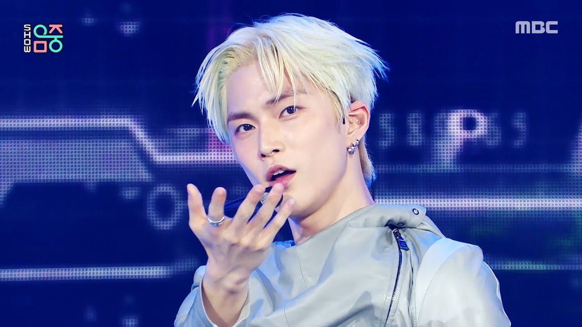 #ShowMusicCore #쇼음악중심

'Glow'
➫ naver.me/x2Yhm7bt

#XngHan_Xoul #Glow