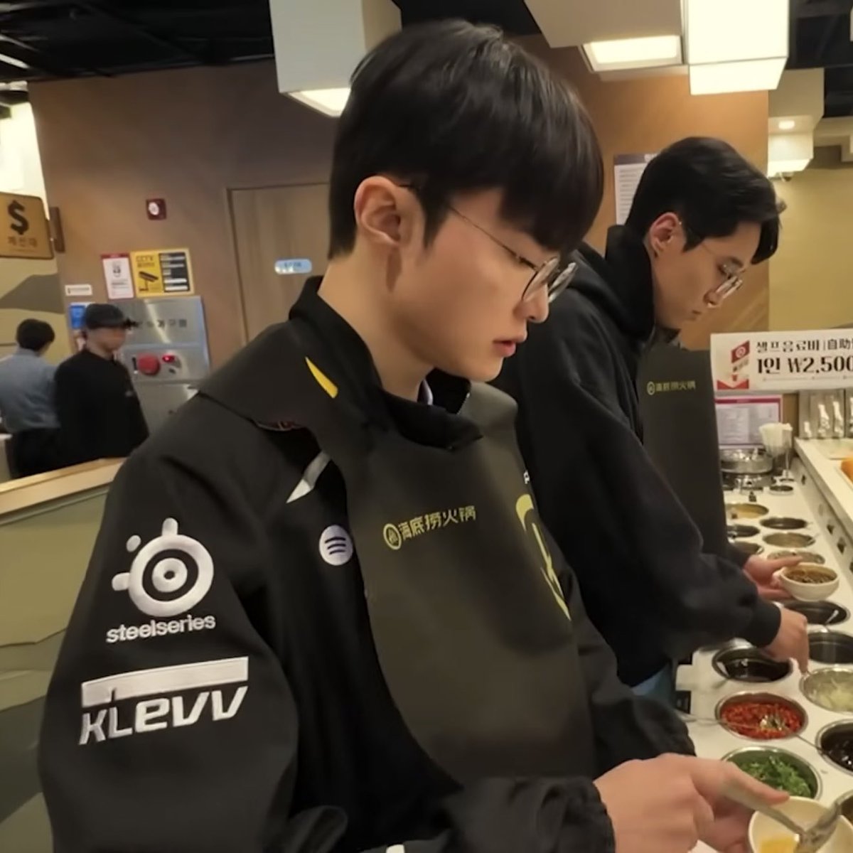 the fan-taken pic                 the meal t1me content