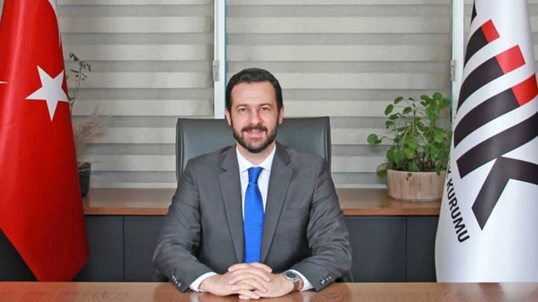serefoguz's tweet photo. ATEŞİ DÜŞÜREMEYEN DOKTOR DERECEYİ KIRARMIŞ
TÜİK Başkanı Erhan Çetinkaya görevinden alındı.
Yerine Gelir İdaresi'nden Mehmet Arabacı atandı. 
Eski başkana "enflasyonu eksik açıklıyorsun" dediğim için beni mahkemeye vermişti. Ancak kendisi, Nisan enflasyonunu yüksek açıkladı diye koltuğundan oldu.
TÜİK: Türkiye'yi Üzmeyen İstatistik Kurumu ne de olsa...
#TÜİK #enflasyon #kamuflasyon @serefoguz