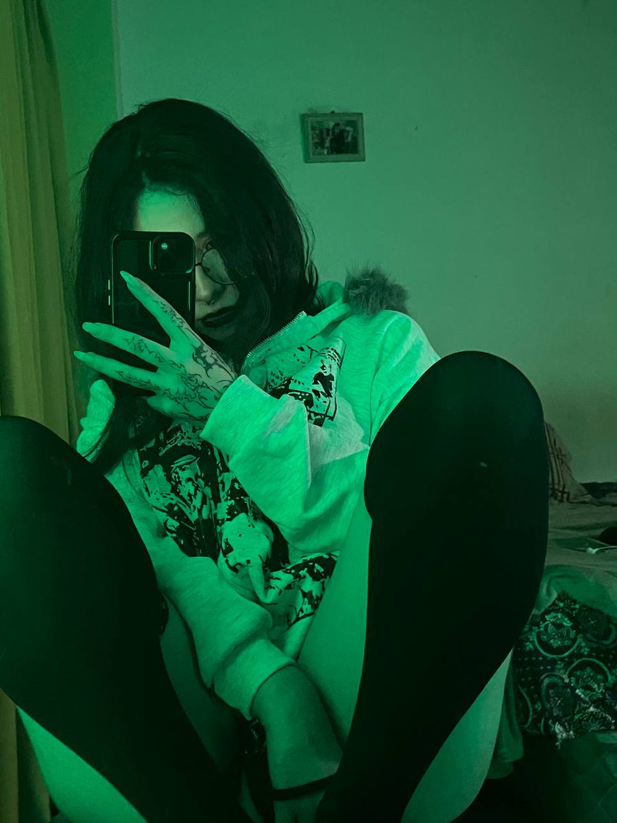 onlyastriiii's tweet photo. low maintenance until i want attention https://t.co/fBbSpCAYvQ