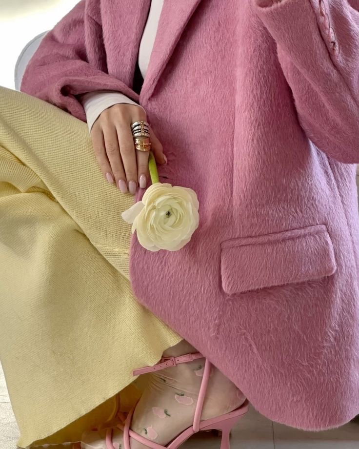 Diorgirlx's tweet photo. these two colors >> https://t.co/E4YRR61pww